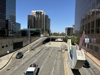 “ロサンゼルス”